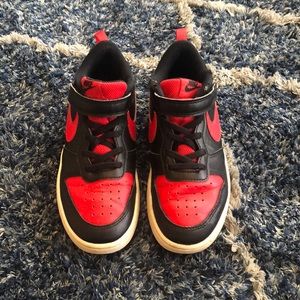Boys Nike Court Borough Low 2 Sneakers Size 2.5Y